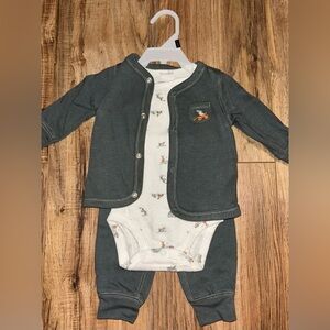 NEW W/O TAGS. Carter’s Baby 3-Piece Set with Grey Jacket + Printed Onesie 0/3m